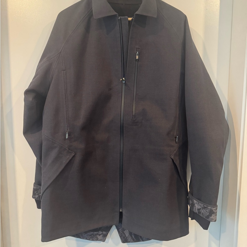 Lululemon Unisex / Men's Grey waterproof Jacket